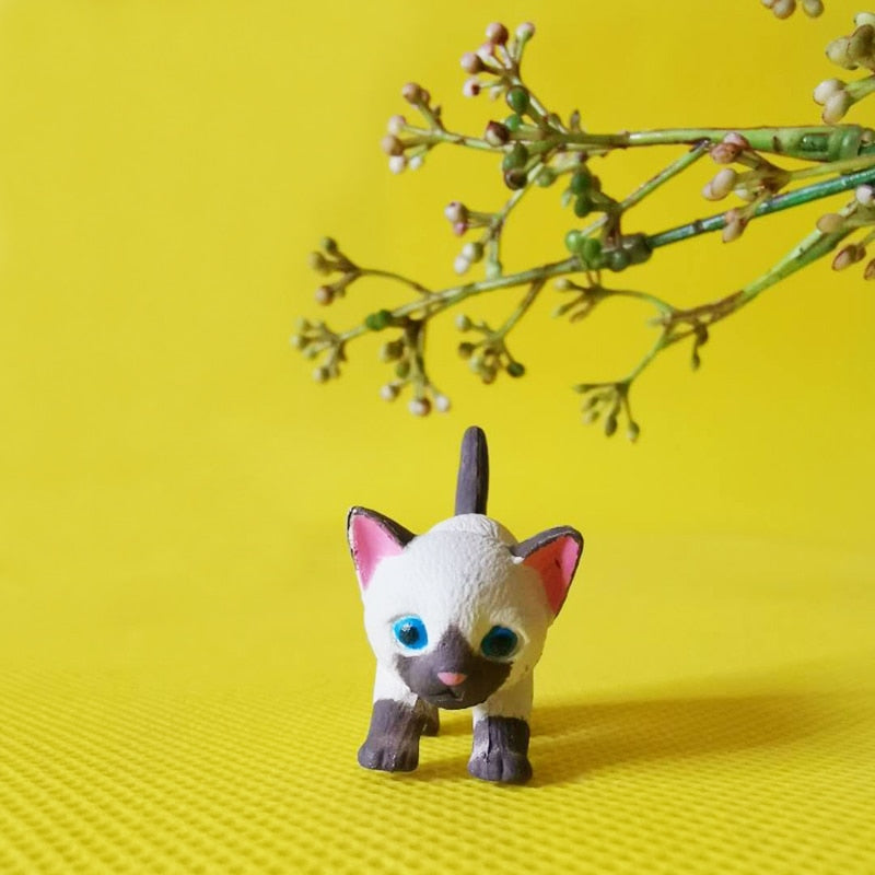 MINIATURE FIGURINES OF CATS AND DOGS