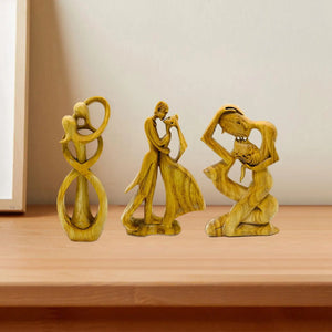 FIGURINES DE COUPLE EN BOIS.