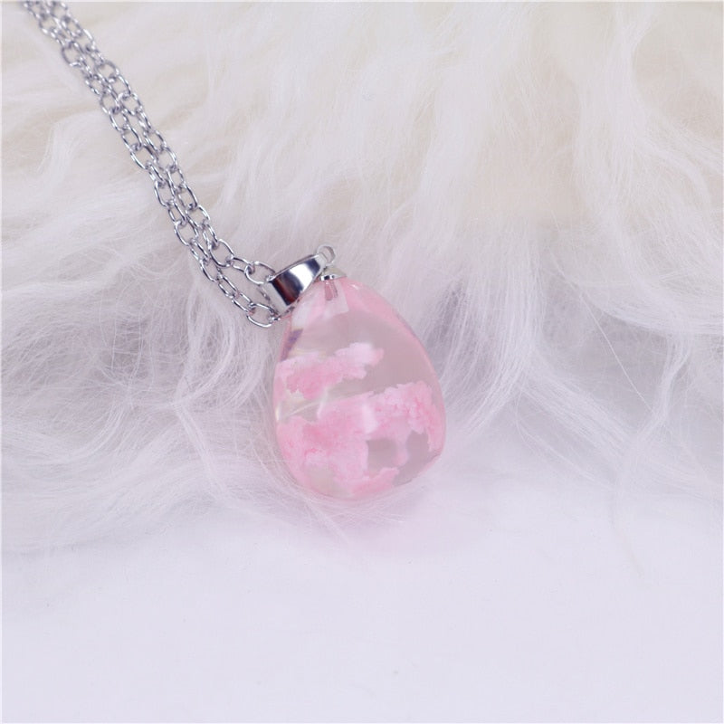 CHIC NECKLACE IN TRANSPARENT RESIN 