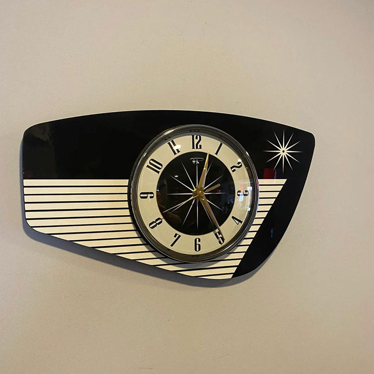 HORLOGE DE STYLE MILIEU DU SIÈCLE DERNIER