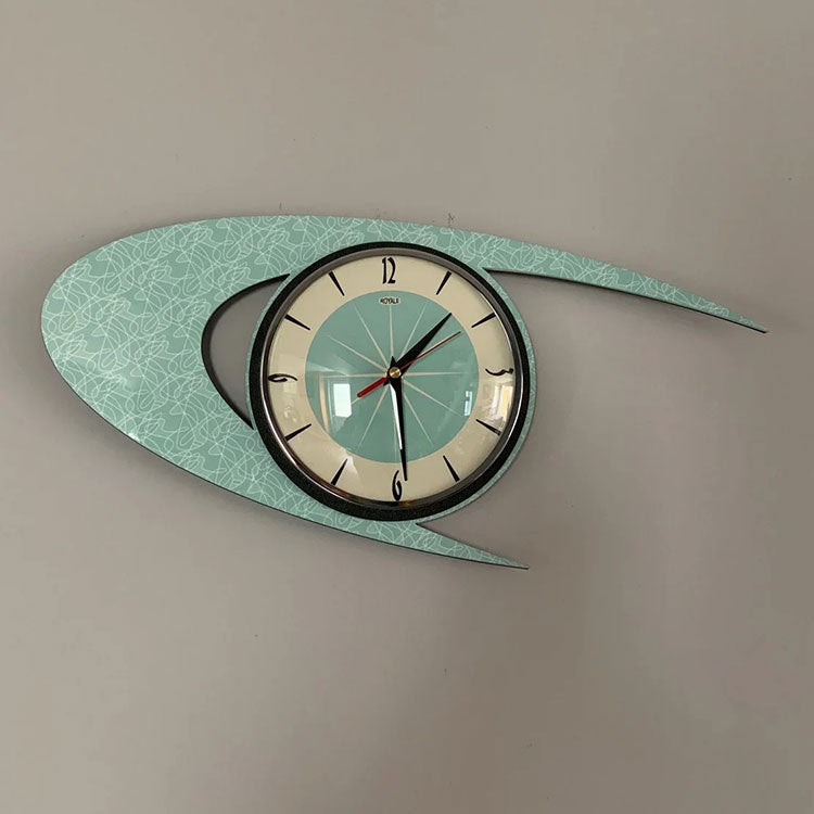 HORLOGE DE STYLE MILIEU DU SIÈCLE DERNIER